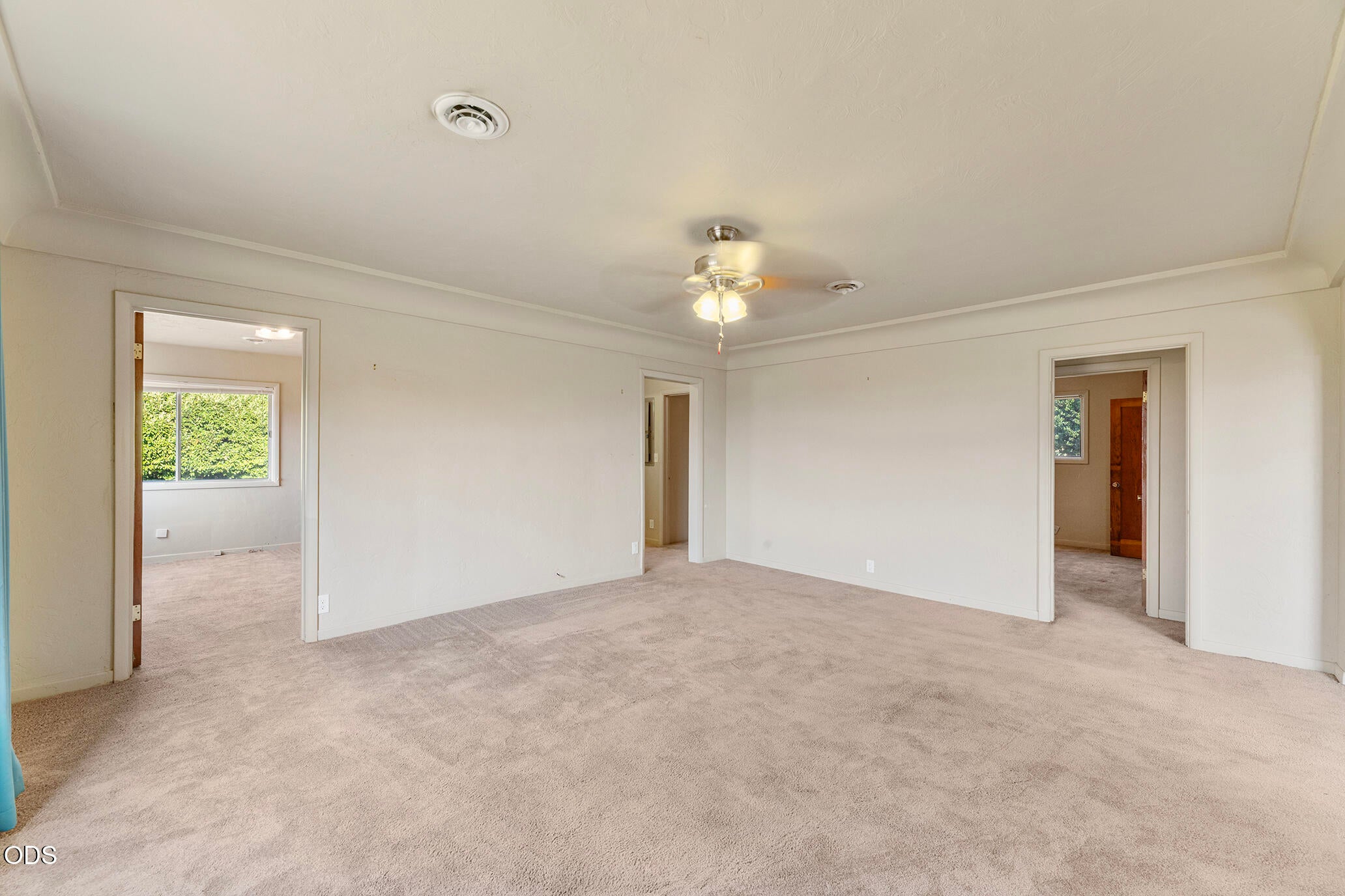 1497 South Stage Road Medford, OR 97501 - Photo 7 of 25 Gallery Image 7