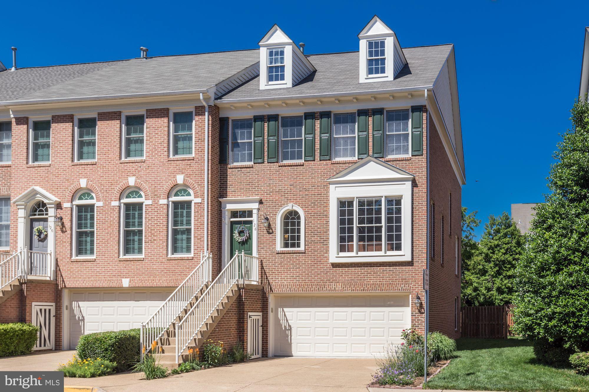 128 Roland Court Southwest Vienna, VA 22180 - Photo 1 of 33 Gallery Image 1