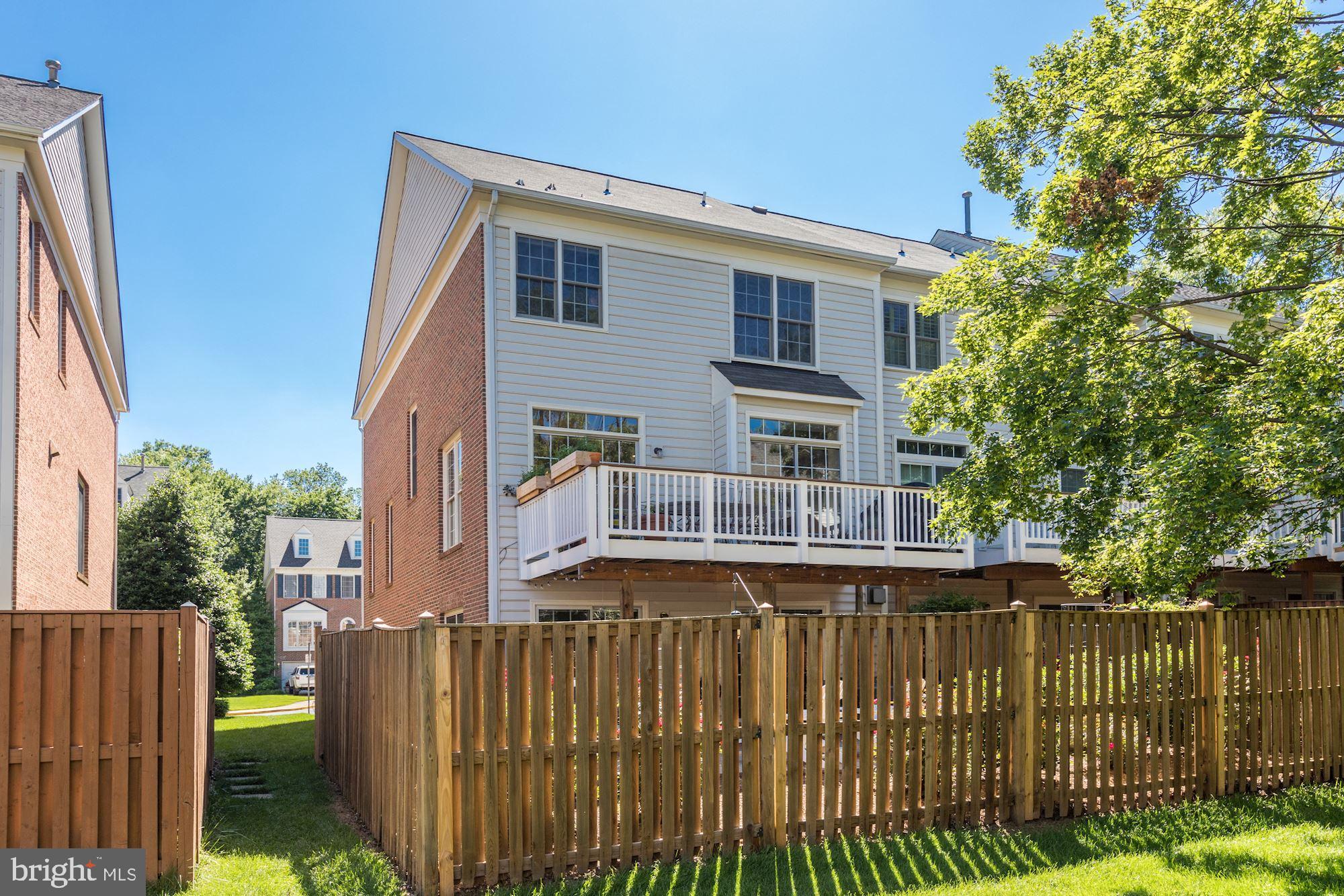 128 Roland Court Southwest Vienna, VA 22180 - Photo 2 of 33 Gallery Image 2