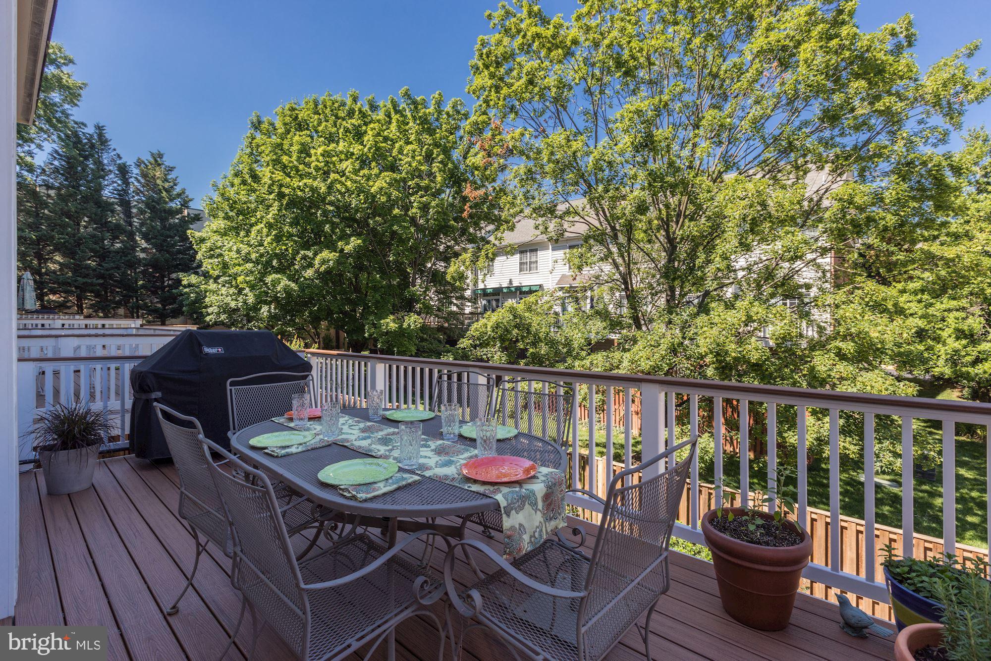 128 Roland Court Southwest Vienna, VA 22180 - Photo 3 of 33 Gallery Image 3