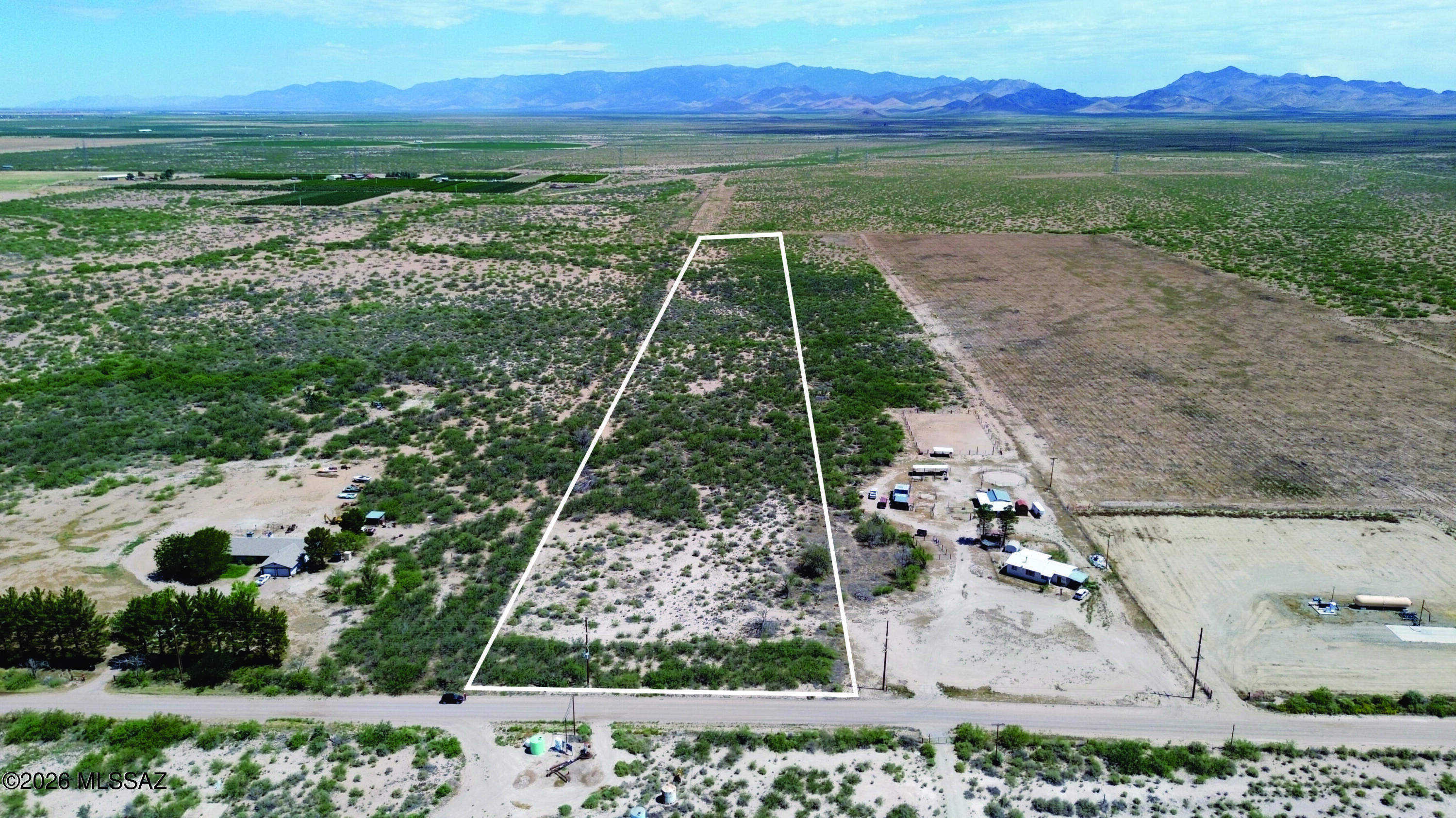 17.87-acre West Saguaro Road Willcox, AZ 85643 - Photo 1 of 23 Group of 2 Objects