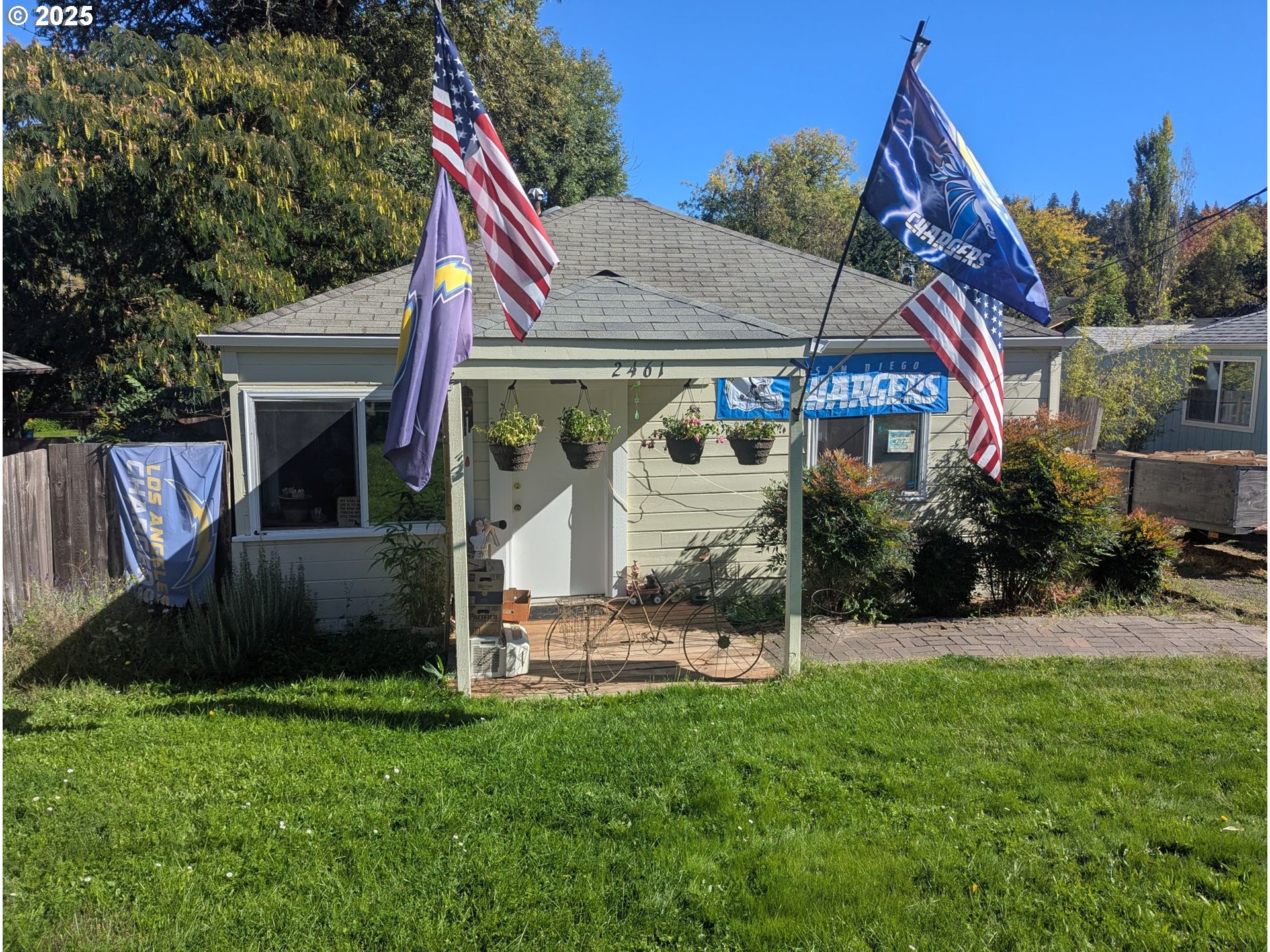 a view of house with a yard