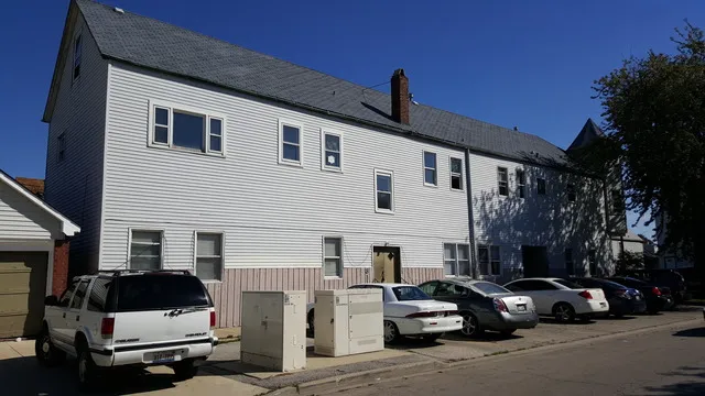 $2,200 | 3119 50th Court, Unit 3119, Cicero, IL 60804