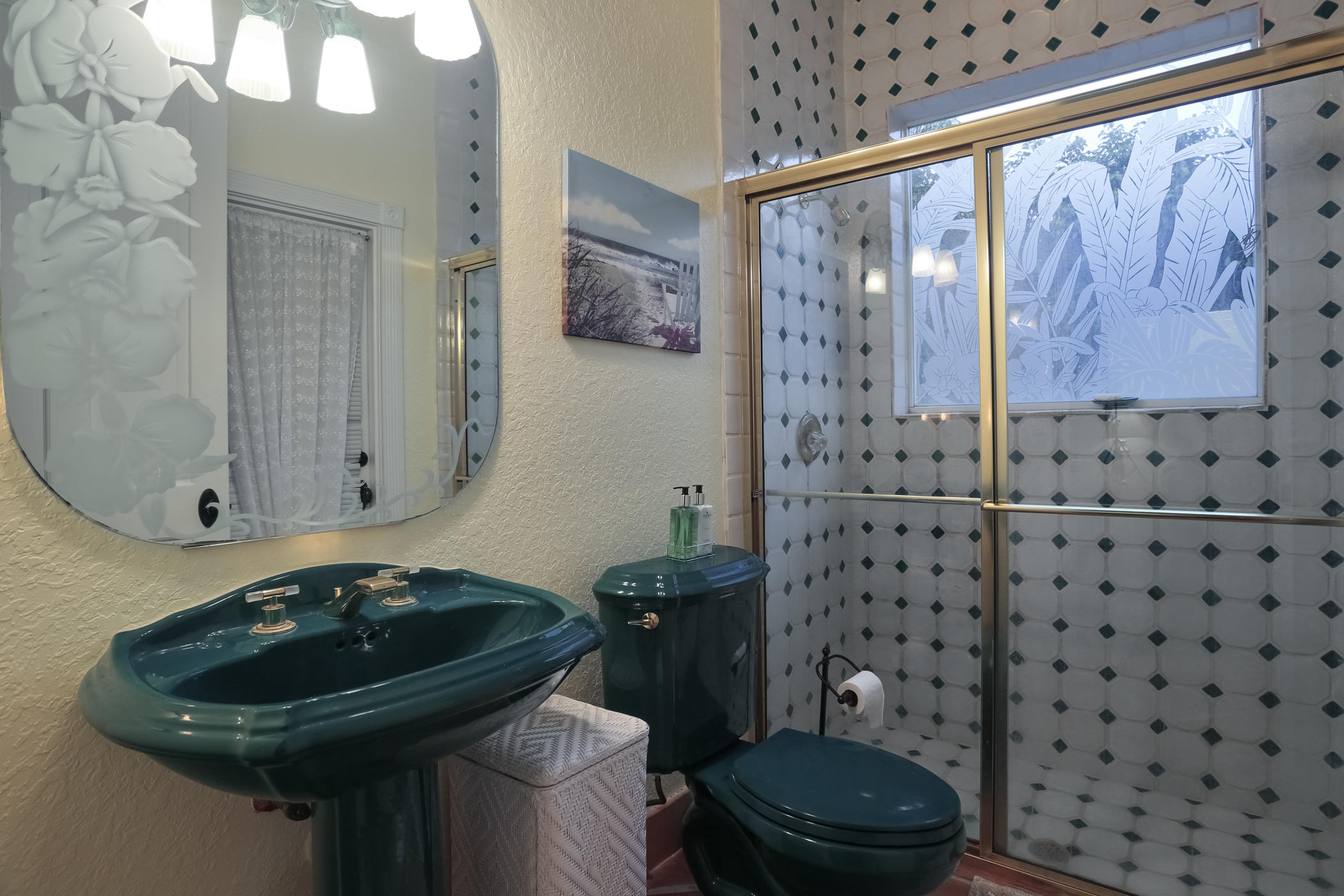 3178 Northwest 60th Street Boca Raton, FL 33496 - Photo 36 of 43 3178_NW_60_St. Guest Bath
