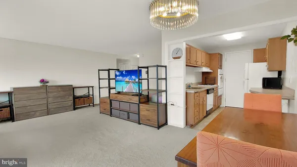 $185,000 | 10201 Grosvenor Place, Unit 1412, Rockville, MD 20852