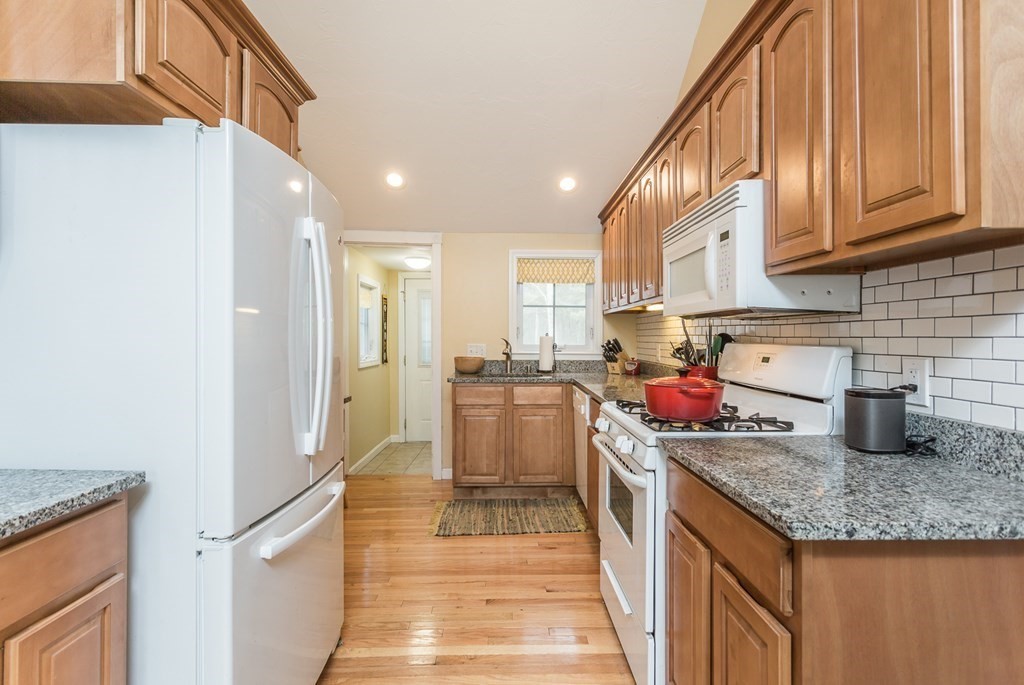314 Spring Street Hanson, MA 02341 - Photo 7 of 23