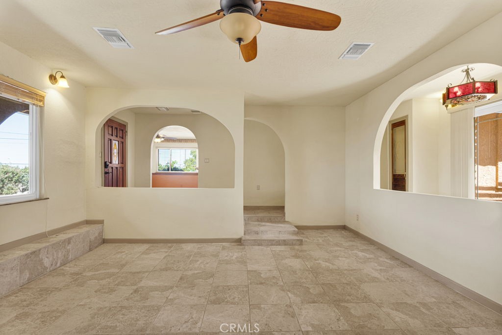 9072 Green Road Pinon Hills, CA 92372 - Photo 14 of 70 living room