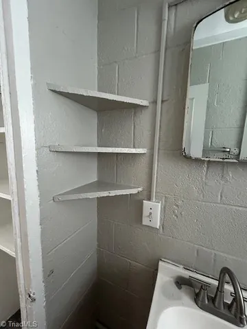 $795 | 1213 Gatewood Avenue, Greensboro, NC 27405