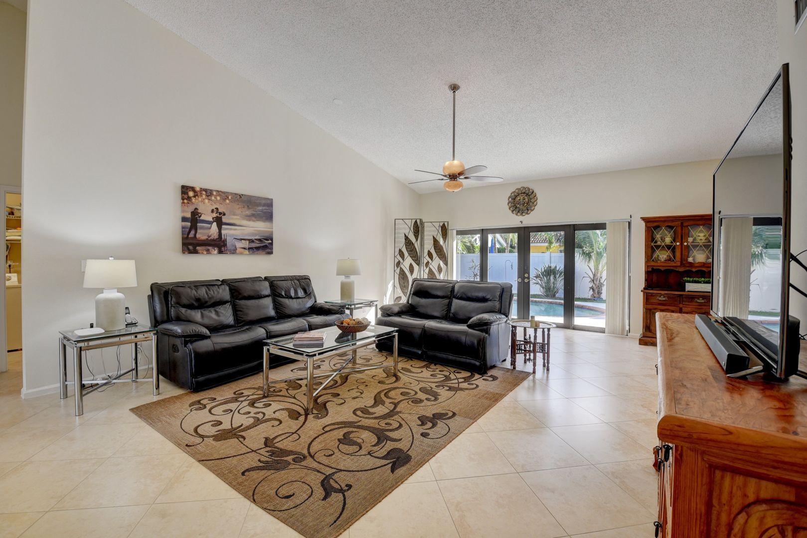 314 Sequoia Lane Boca Raton, FL 33487 - Photo 4 of 38 Living Room