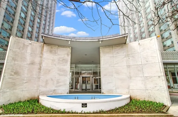 $1,600 | 3600 North Lake Shore Drive, Unit 2710, Chicago, IL 60613