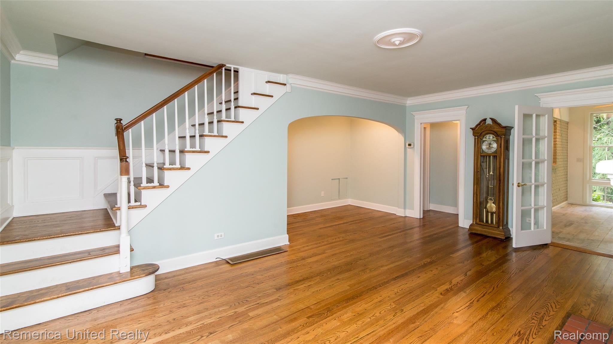 2095 West Commerce Road Milford, MI 48380 - Photo 11 of 61 Living Room.jpg