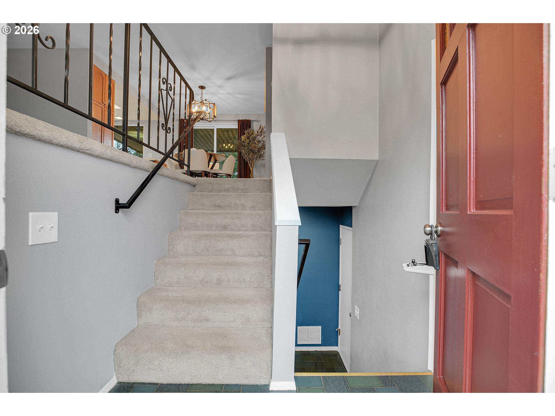 638 Southwest 7th Street Gresham, OR 97080 - Photo 6 of 35 Entrance/Foyer