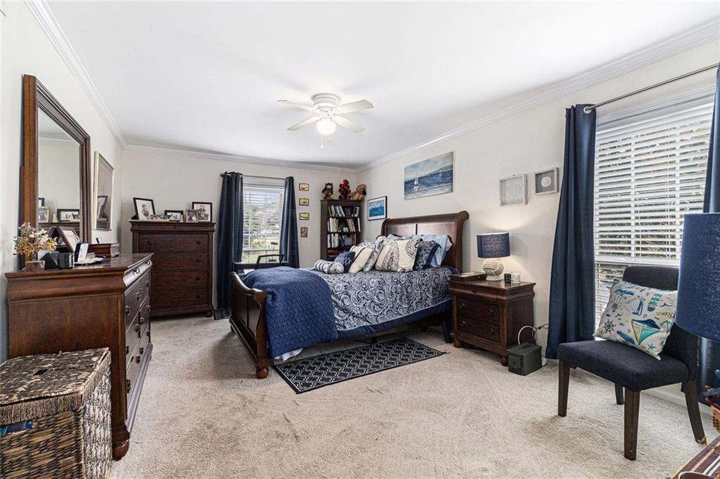 6851 Roswell Road, Unit M5 Atlanta, GA 30328 - Photo 11 of 21 a living room with furniture and a large window
