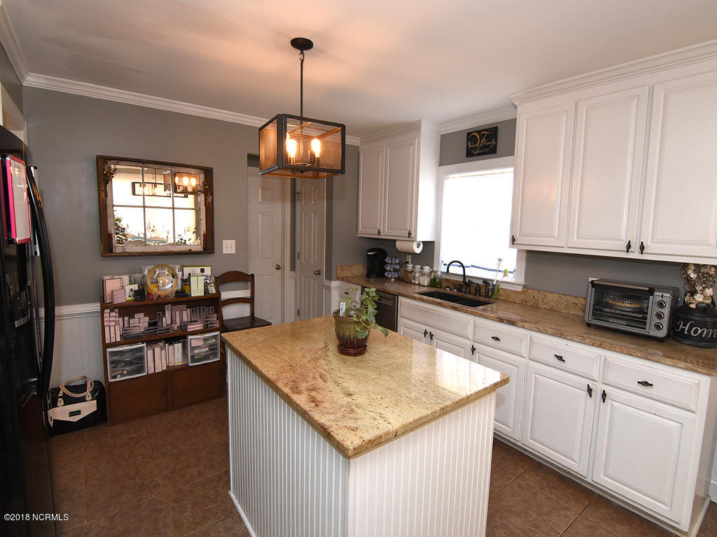 24 Cedar Road Southport, NC 28461 - Photo 7 of 22 Kitchen