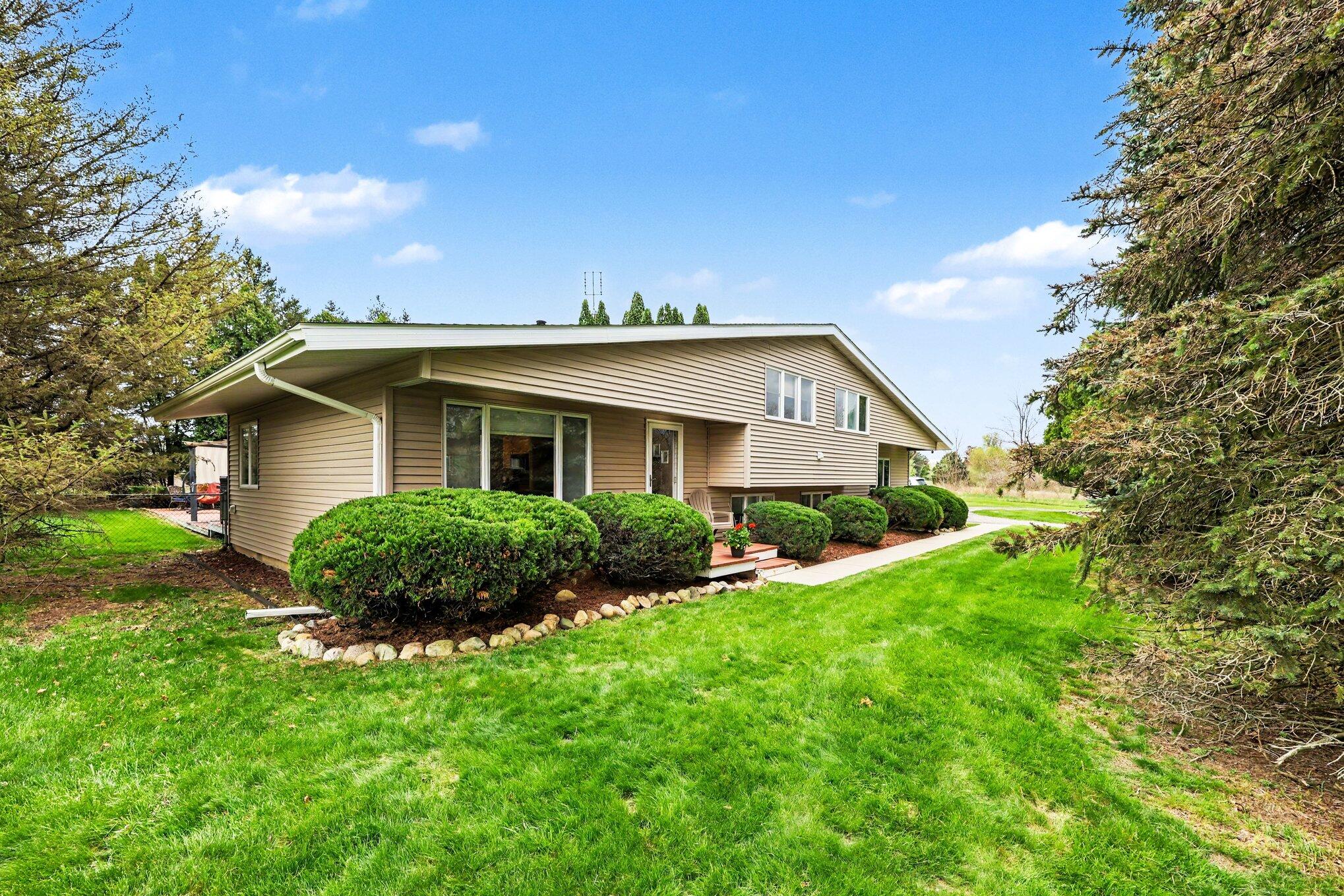 17797 West Pleasant Lake Road Manchester, MI 48158 - Photo 2 of 37 002_file_4205