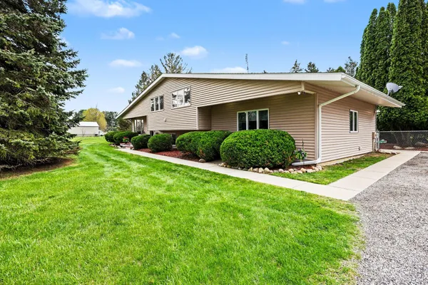 $525,000 | 17797 West Pleasant Lake Road, Manchester, MI 48158