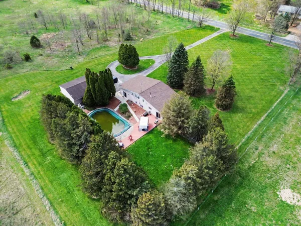 $525,000 | 17797 West Pleasant Lake Road, Manchester, MI 48158
