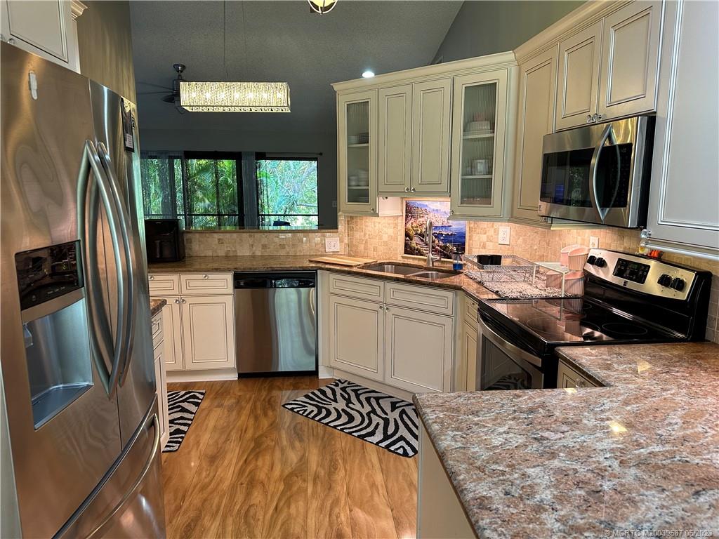 5036 Pine Drive Boynton Beach, FL 33437 - Photo 3 of 27