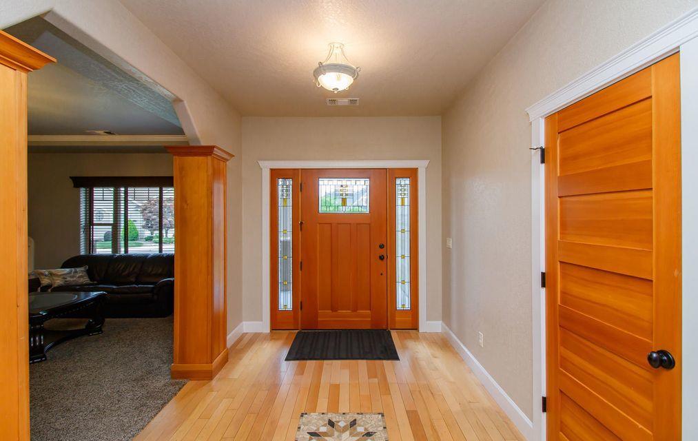 958 Pumpkin Eagle Point Eagle Point, OR 97524 - Photo 3 of 35 3