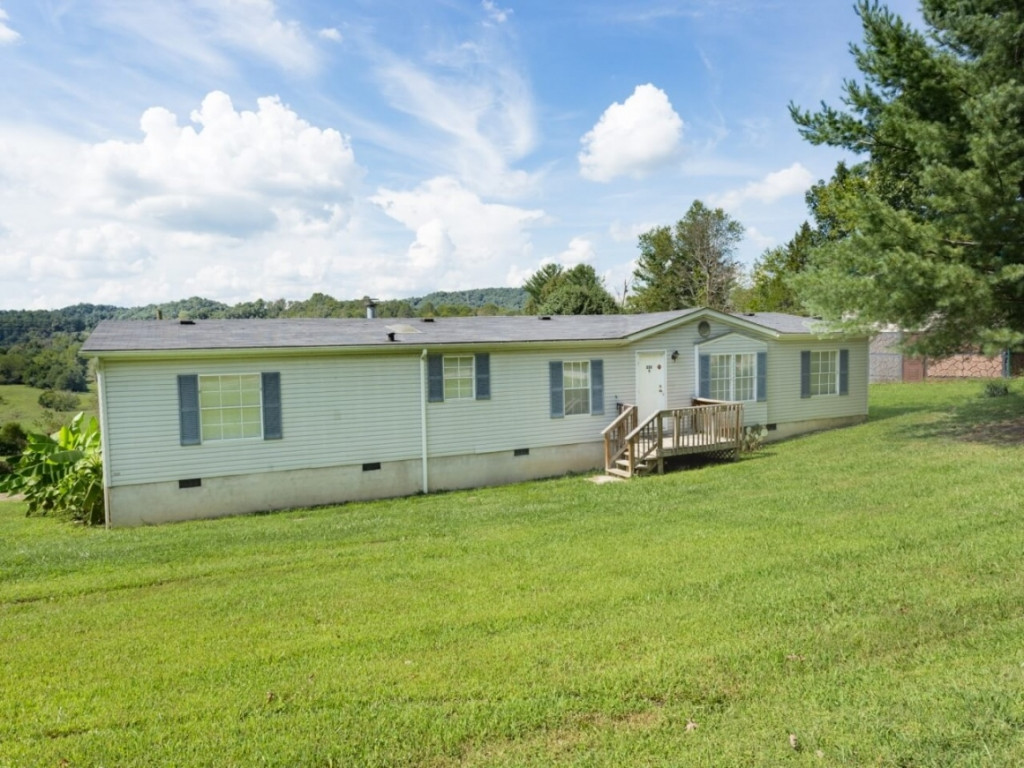 233 V I Ranch Road Bristol, TN 37620 - Photo 3 of 22 Photo 3