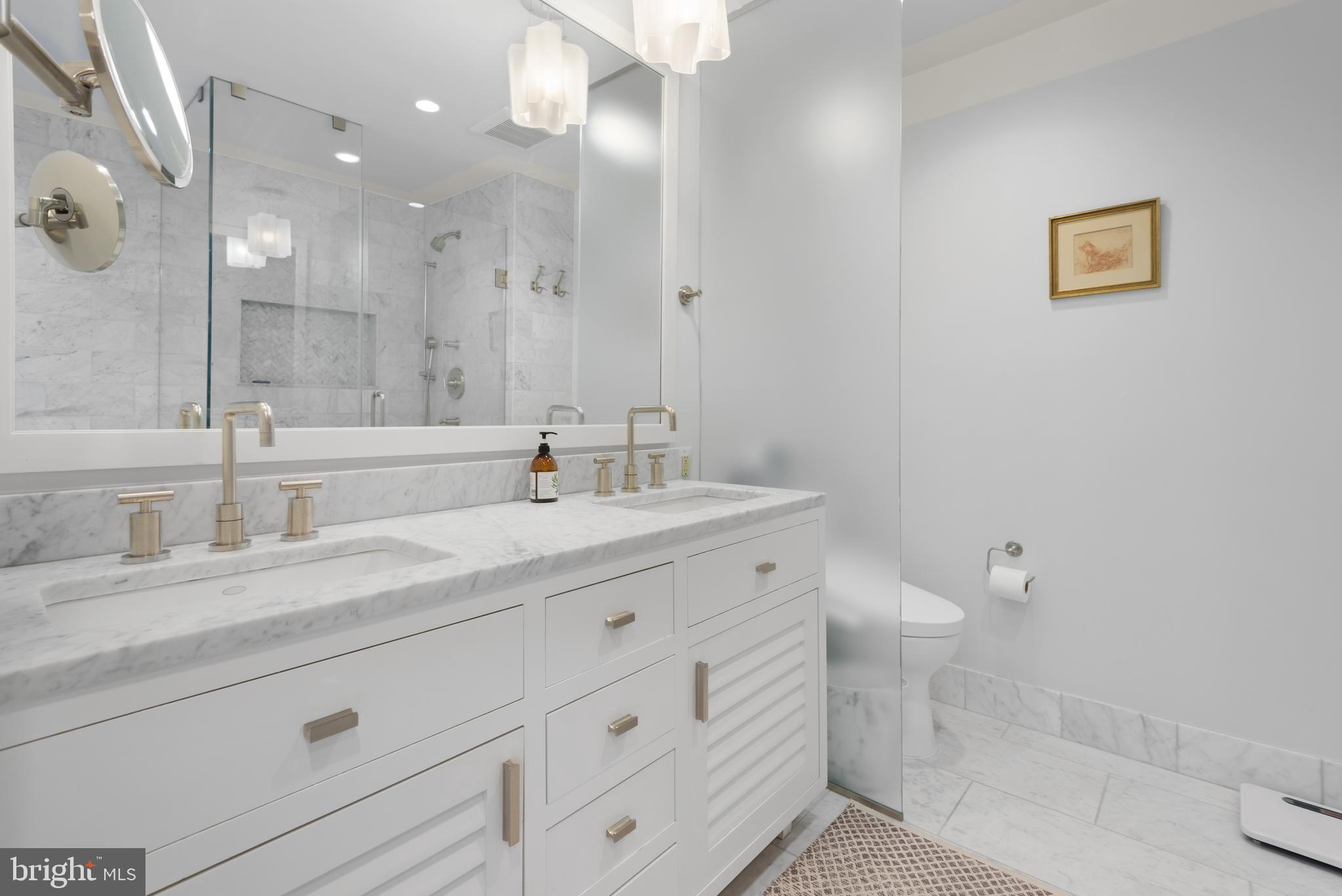 3924 Georgetown Court Northwest Washington, DC 20007 - Photo 21 of 26 Shared Bath