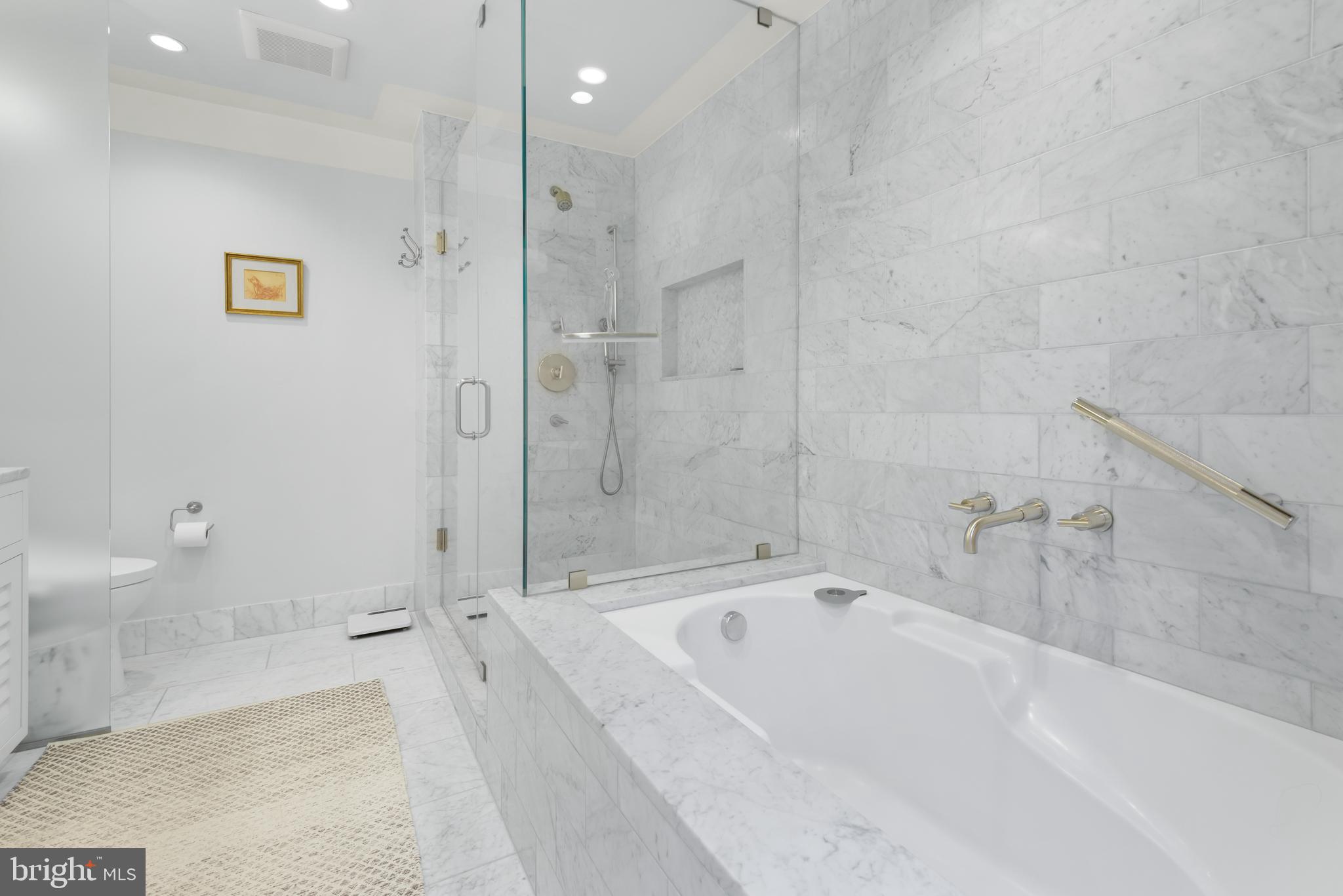 3924 Georgetown Court Northwest Washington, DC 20007 - Photo 22 of 26 Soaking Tub