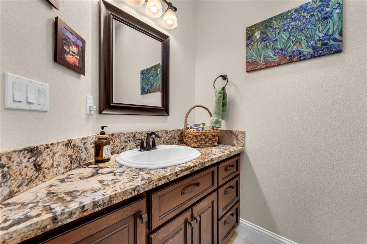 5697 Constitution Way Redding, CA 96003 - Photo 5 of 87 Powder room off entry