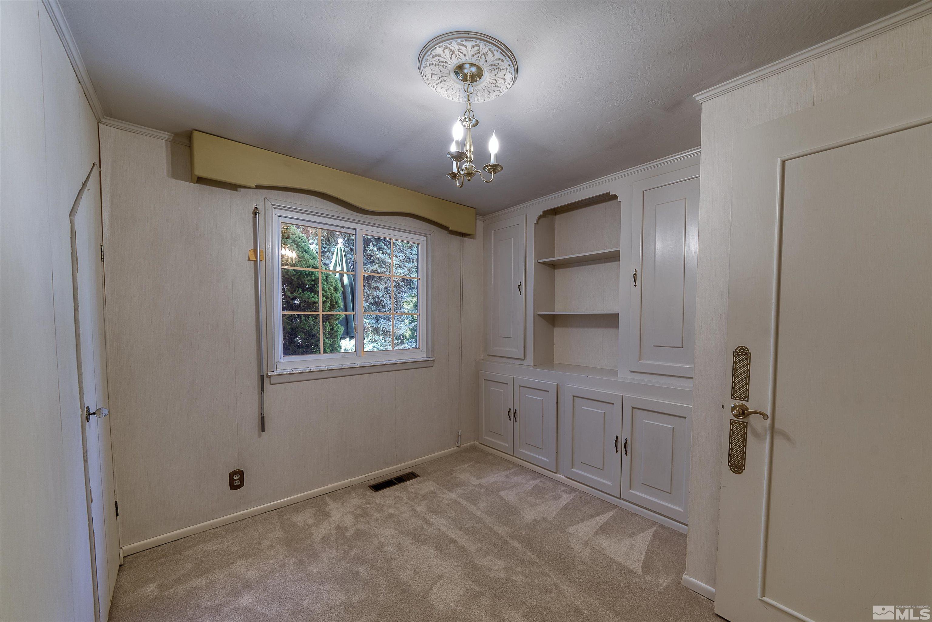 1730 West 6th Street Reno, NV 89503 - Photo 17 of 25 a view of a hallway with windows