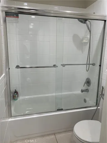 $2,350 | 22100 Burbank Boulevard, Woodland Hills, CA 91367