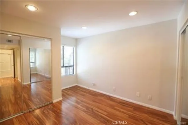 $2,350 | 22100 Burbank Boulevard, Woodland Hills, CA 91367