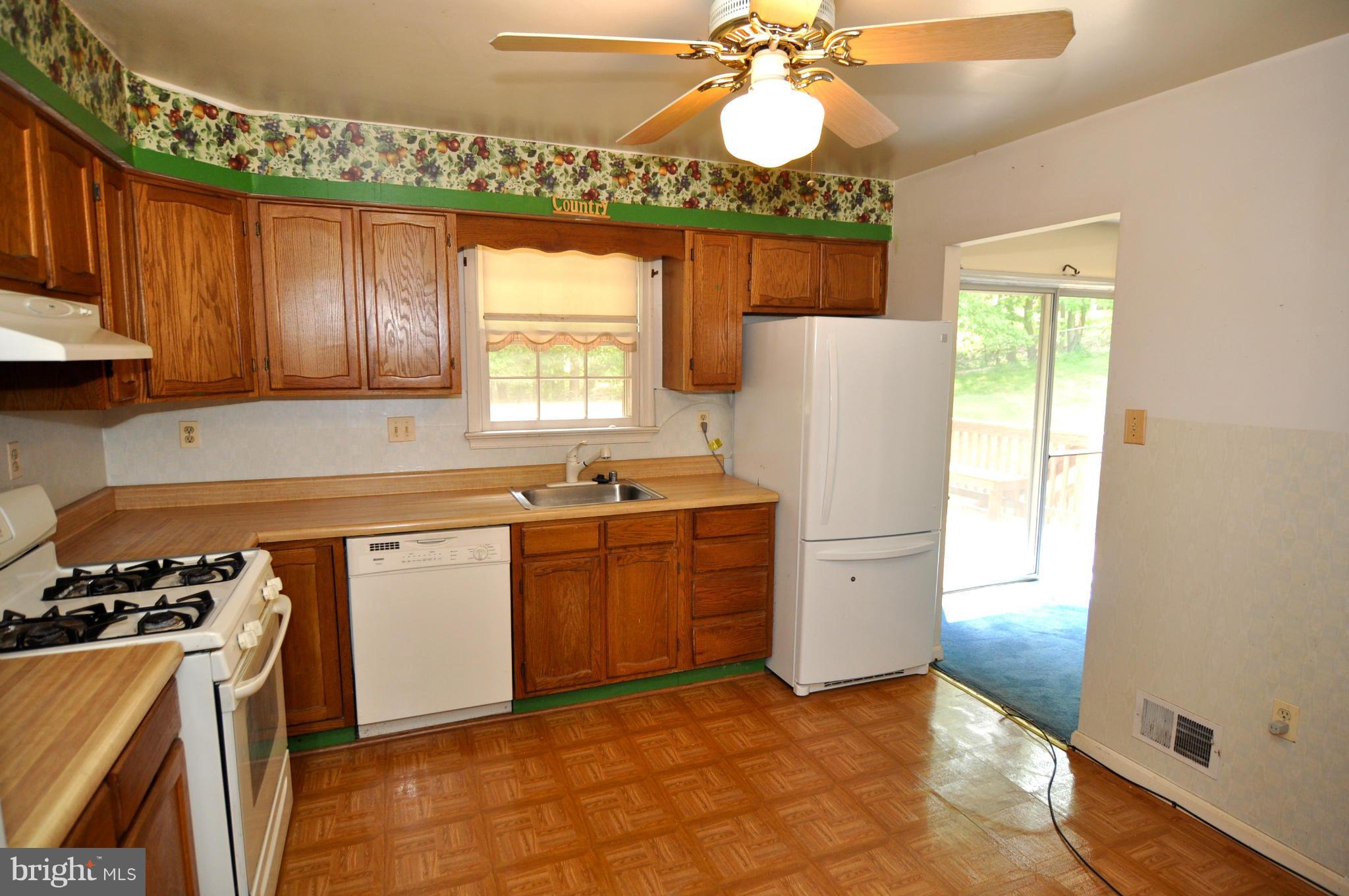 6851 Southfield Road Fort Washington, MD 20744 - Photo 12 of 22 Kitchen