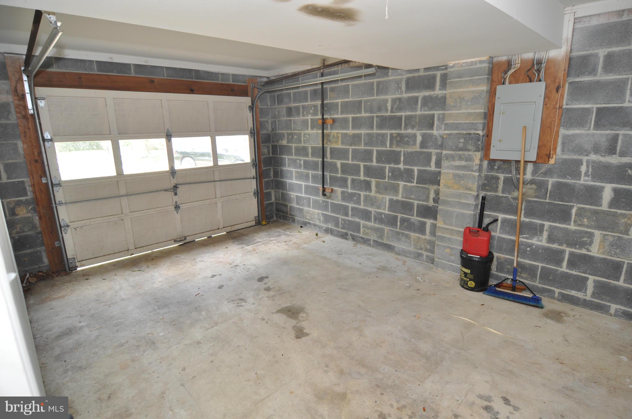 6851 Southfield Road Fort Washington, MD 20744 - Photo 21 of 22 Garage