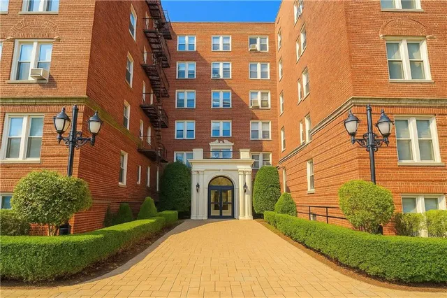 $360,000 | 868 East 7th Street, Unit 3C | Midwood