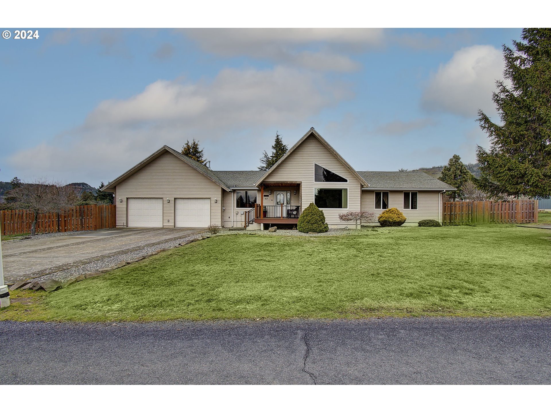 162 Southwest Peck Road White Salmon, WA 98672 - Photo 1 of 36 Gallery Image 1