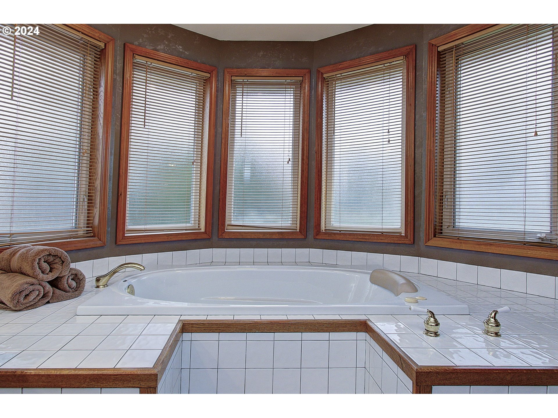 162 Southwest Peck Road White Salmon, WA 98672 - Photo 18 of 36 Bathroom, Attached