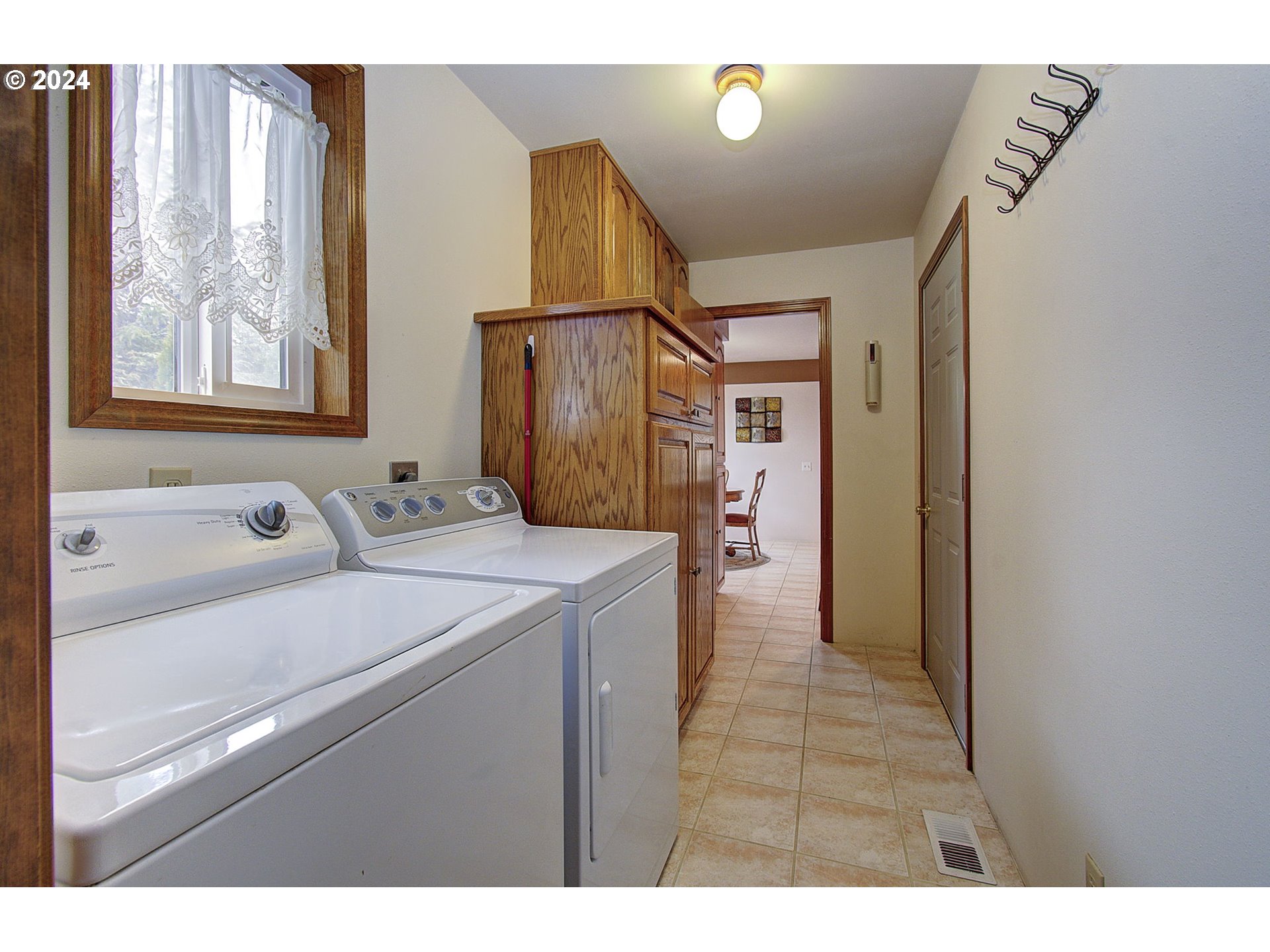 162 Southwest Peck Road White Salmon, WA 98672 - Photo 23 of 36 Laundry