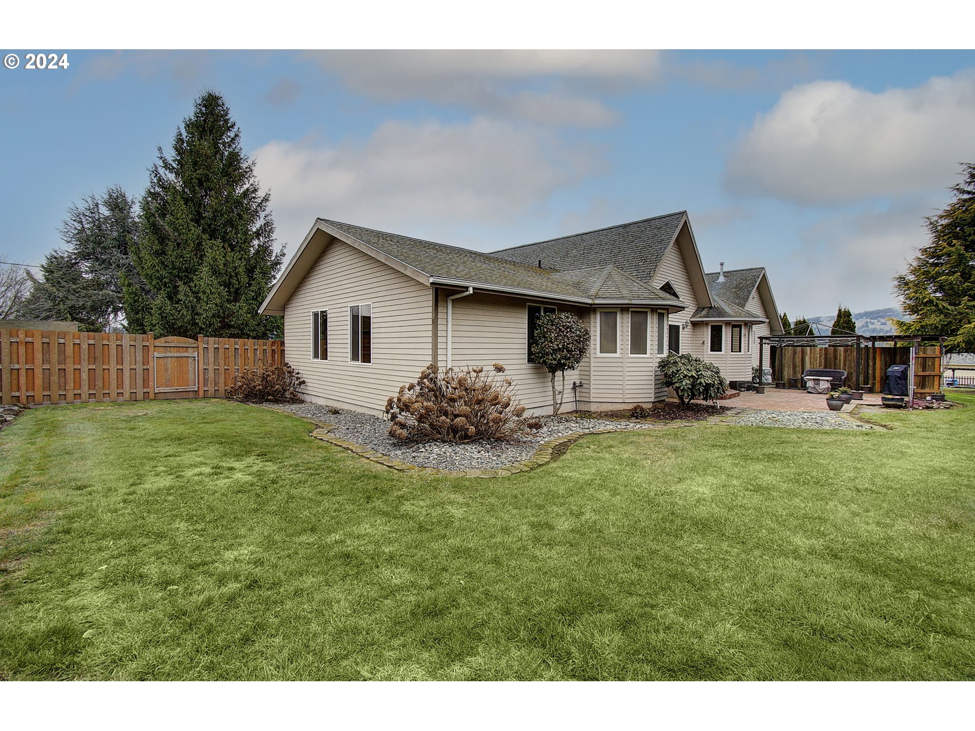 162 Southwest Peck Road White Salmon, WA 98672 - Photo 26 of 36 Yard