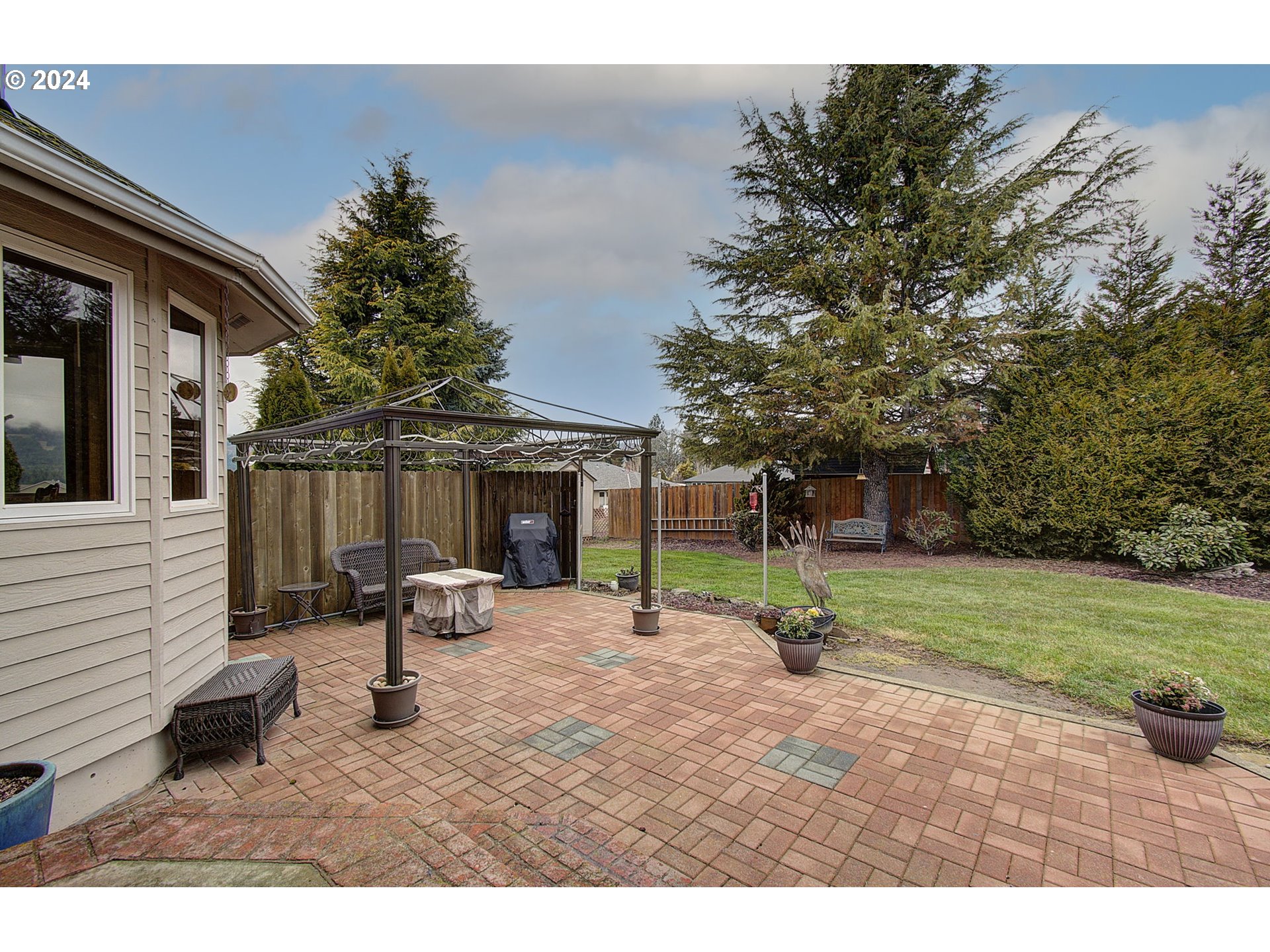 162 Southwest Peck Road White Salmon, WA 98672 - Photo 31 of 36 Patio