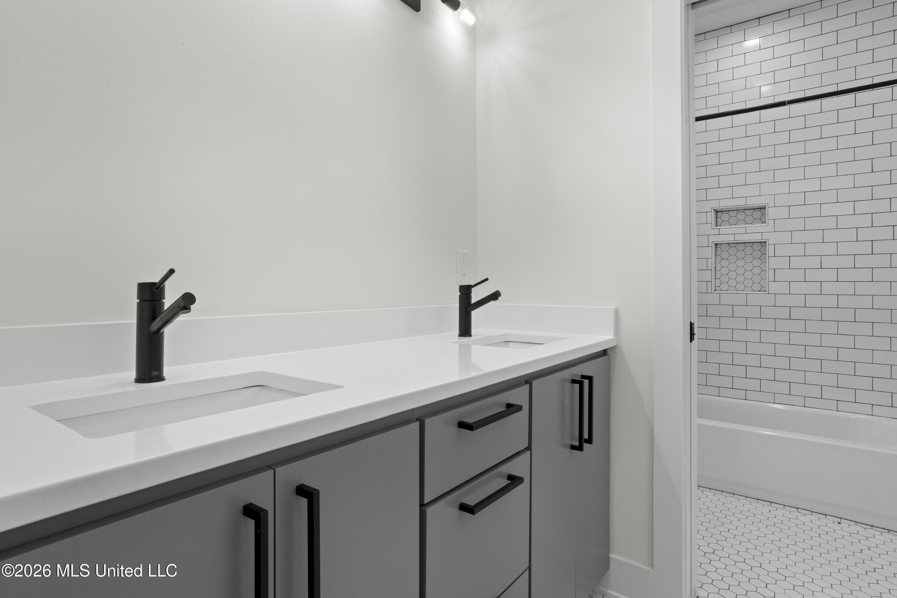 305 Beach Hill Road Ocean Springs, MS 39564 - Photo 43 of 63 Bathroom 3