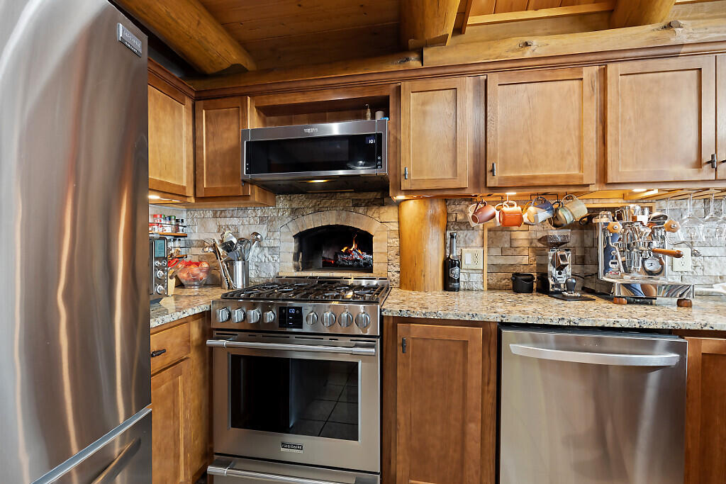 41 White Fish Road Winslow, ME 04901 - Photo 6 of 67 38_BP5A2358_DxO_mls