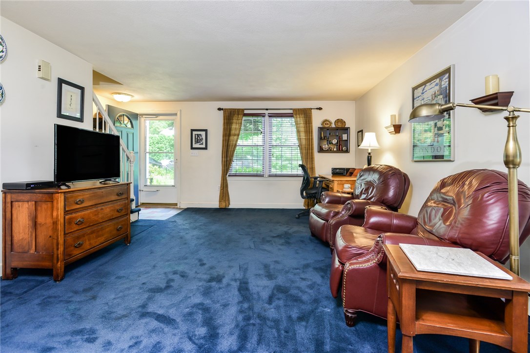 1175 Diamond Hill Road, Unit 105 Woonsocket, RI 02895 - Photo 7 of 28 Large living room