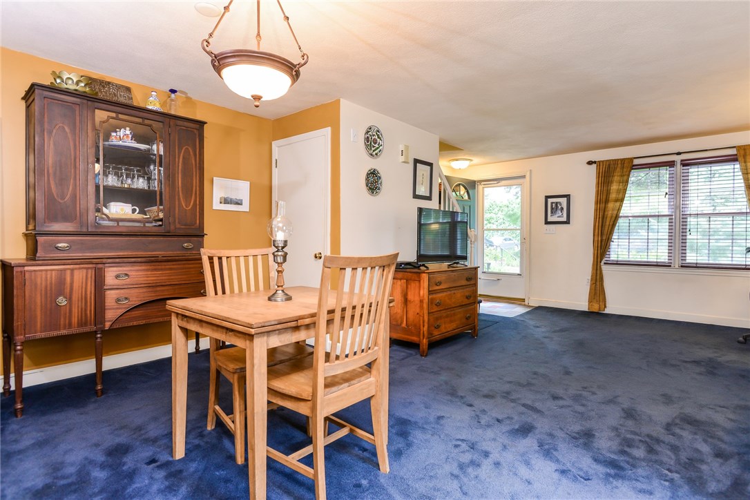 1175 Diamond Hill Road, Unit 105 Woonsocket, RI 02895 - Photo 9 of 28 Dining/living