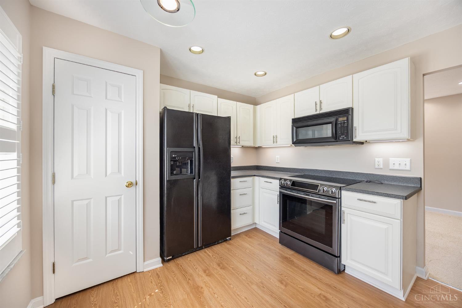 3363 Diehl Road, Unit 27 Cincinnati, OH 45211 - Photo 5 of 18 Gallery Image 5