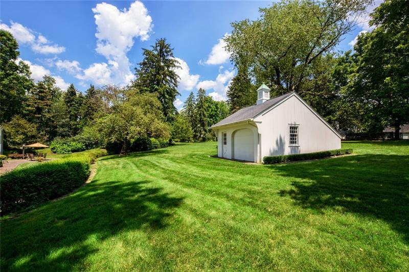 2271 Meadow Road Pittsburgh, PA 15237 - Photo 22 of 25 Colonial style storage building