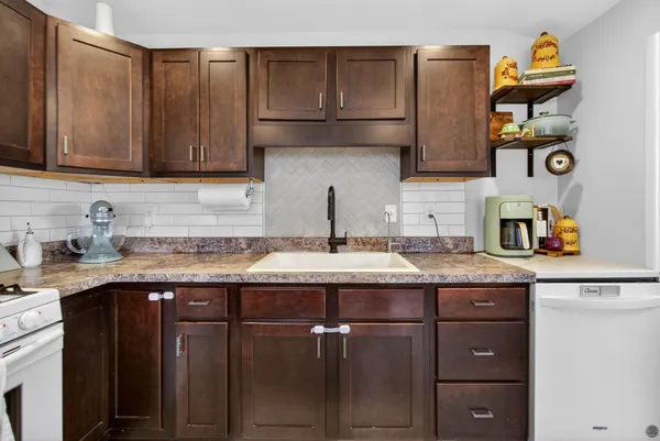 $199,900 | 5513 Sherwood Drive, Jackson, MI 49201