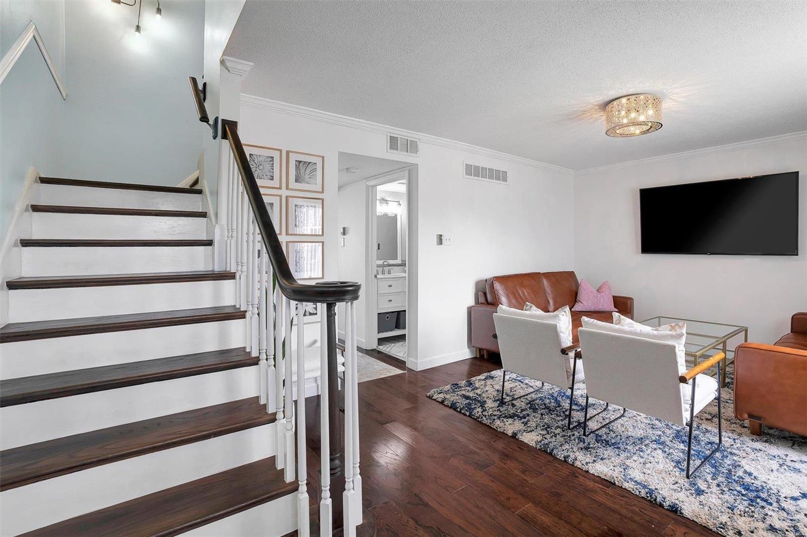 1660 Herault Place St. Louis, MO 63125 - Photo 2 of 26