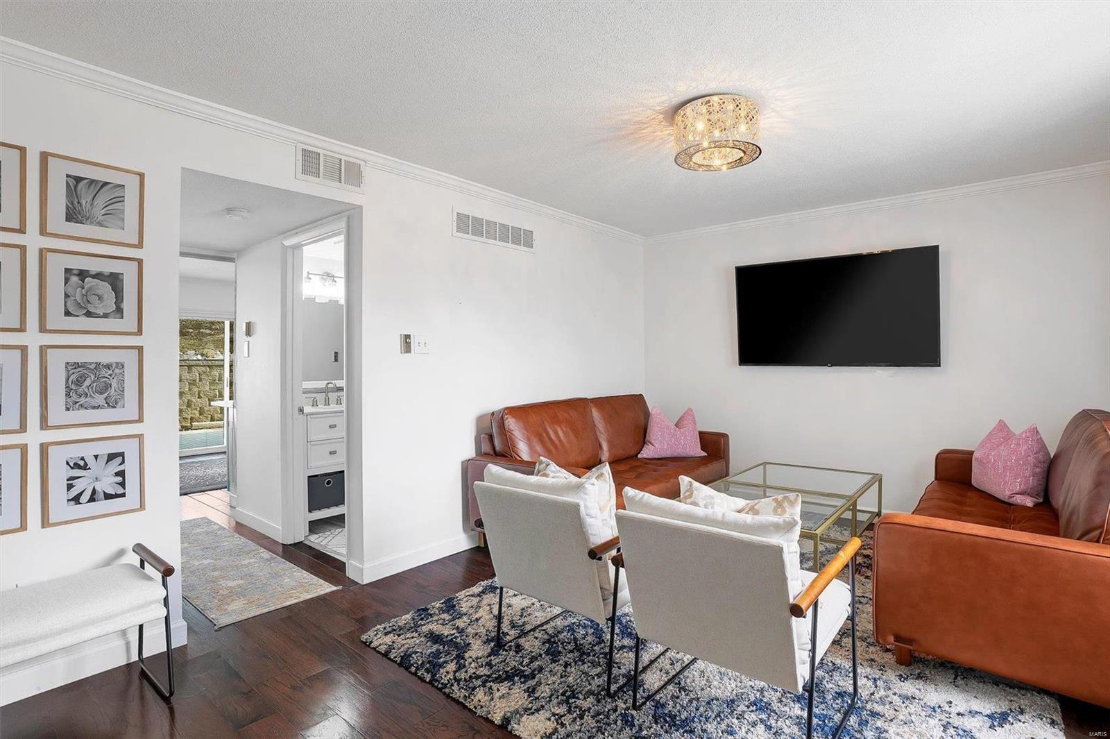 1660 Herault Place St. Louis, MO 63125 - Photo 4 of 26