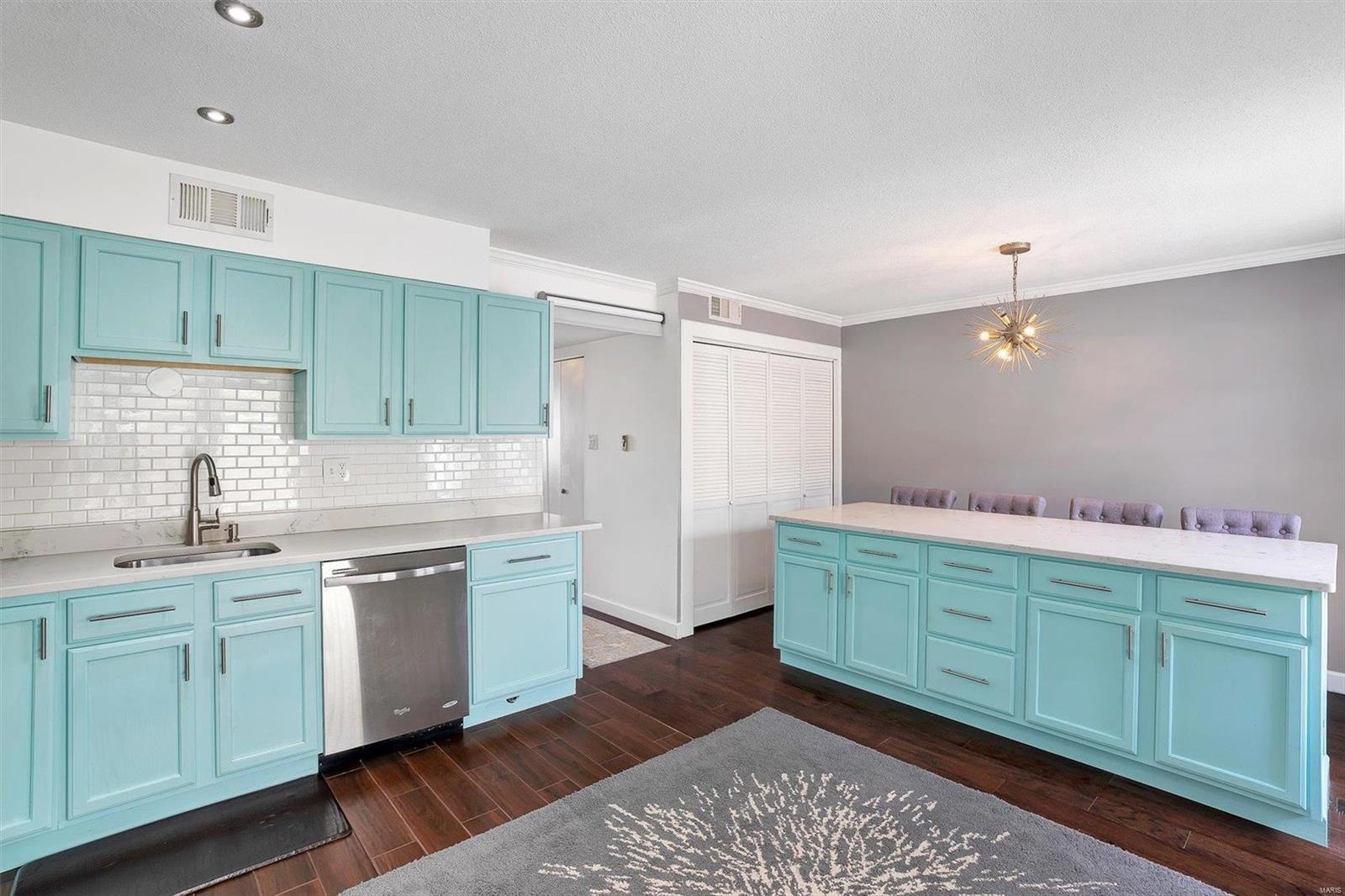 1660 Herault Place St. Louis, MO 63125 - Photo 8 of 26