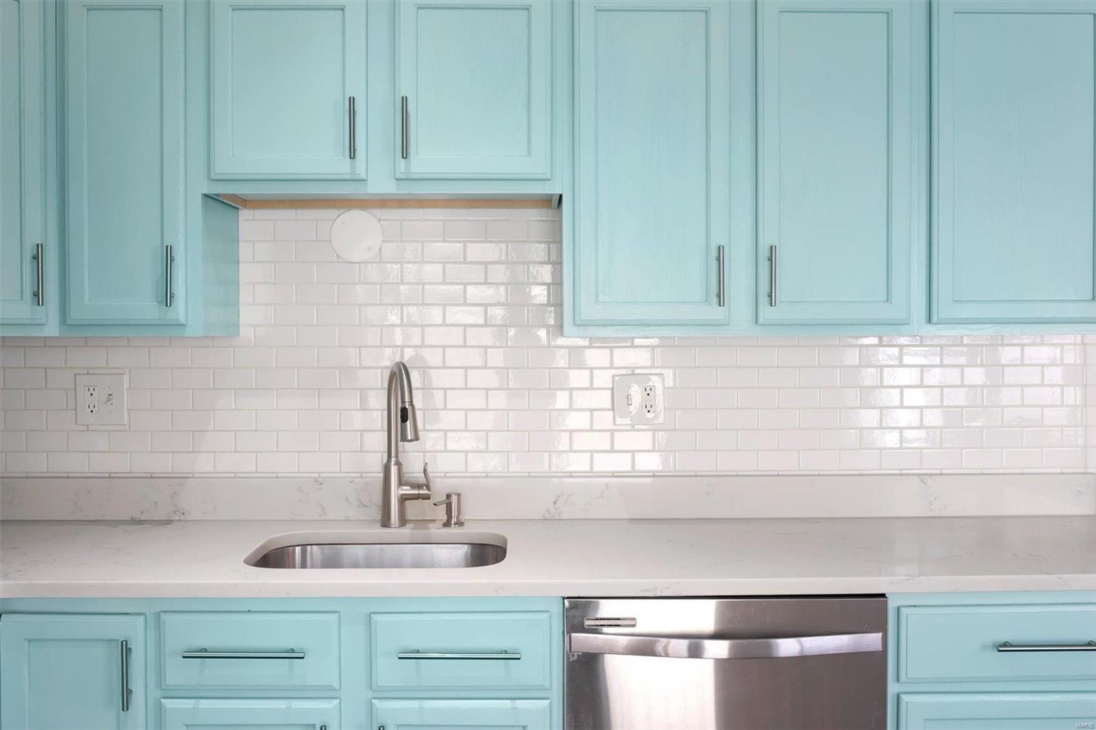 1660 Herault Place St. Louis, MO 63125 - Photo 10 of 26