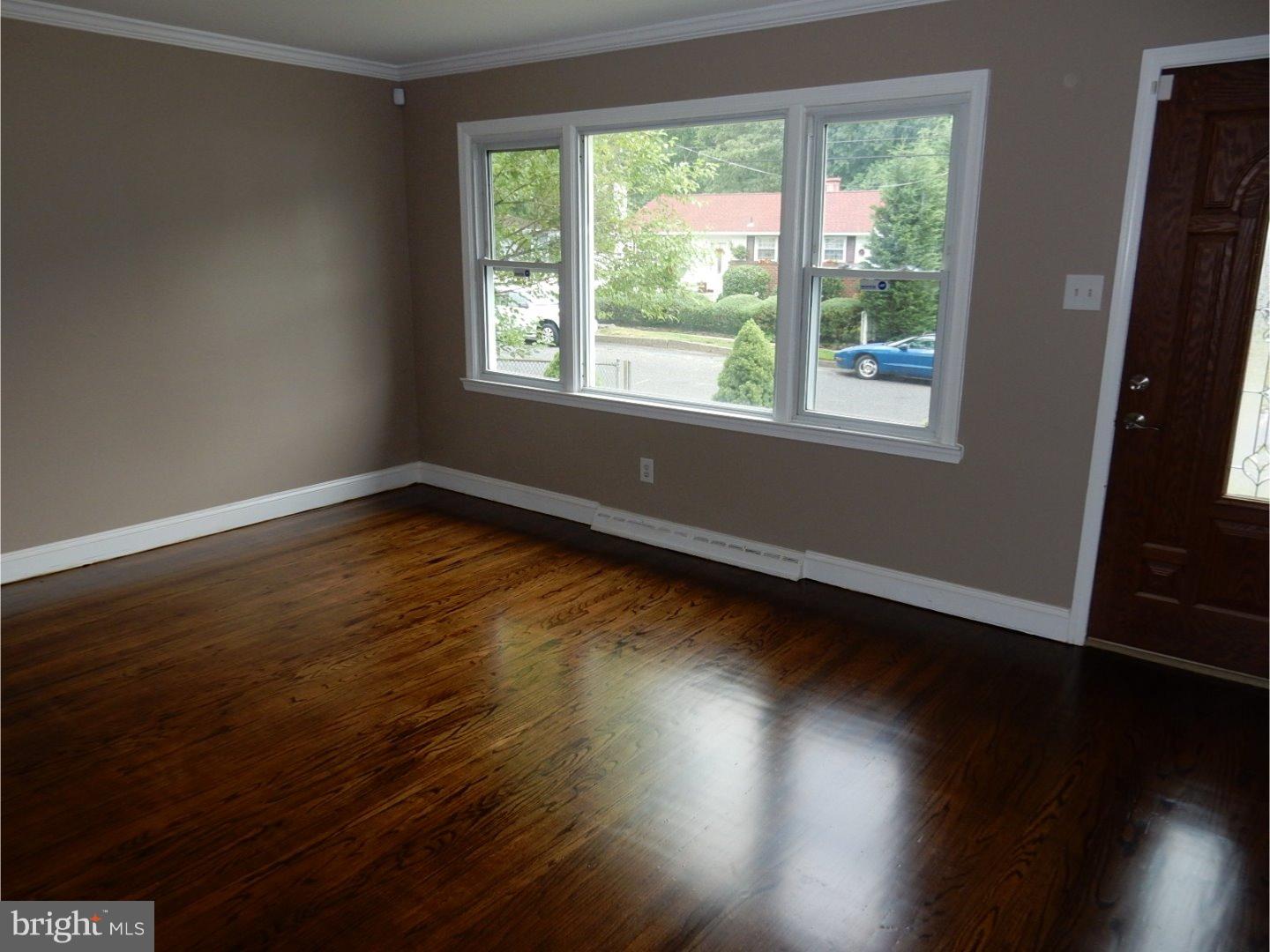 817 Bentley Road Lindenwold, NJ 08021 - Photo 2 of 20 Living Room